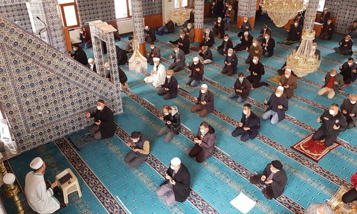 Güce’de Eller Semaya Şehitler İçin Kalktı