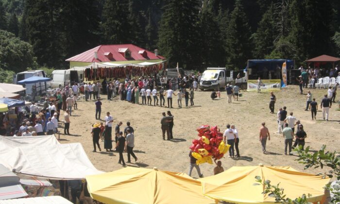 Güce’de Bal Festivali Coşkuyla Gerçekleştirildi